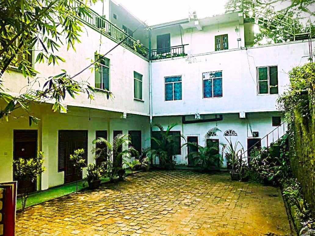 Ninety Nine Grand Hotel Badulla Esterno foto